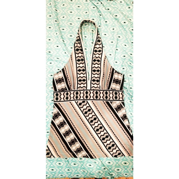 Patterned halter top - Picture 2 of 6